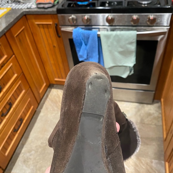 Brand: BCBGeneration Model: BG-Mocha Color: Onyx Oily calf suede Size: 9 - Picture 6 of 10